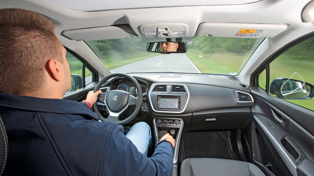 Suzuki SX4 S-Cross, Cockpit