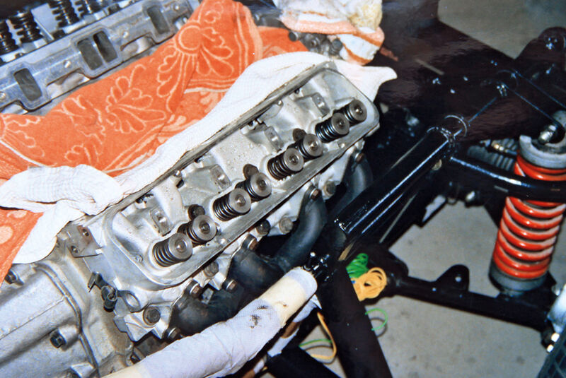 TVR 2000 M, Motor, Vergaser