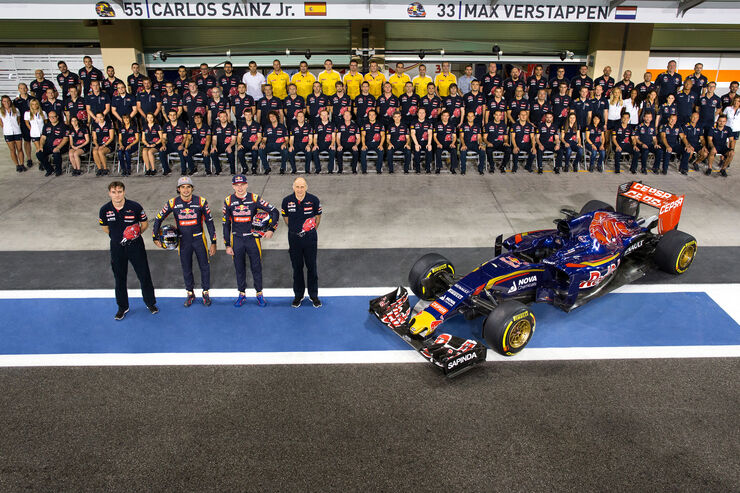 Team Photo - Toro Rosso - Formula 1 - 2015