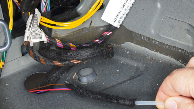 Fußbetätigung elektrische Heckklappe nachrüsten.