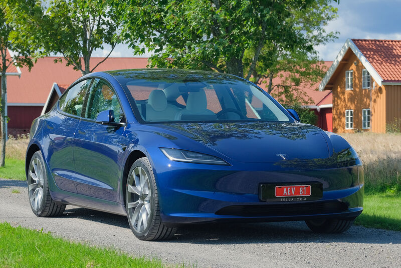 Tesla Model 3 Facelift 2032