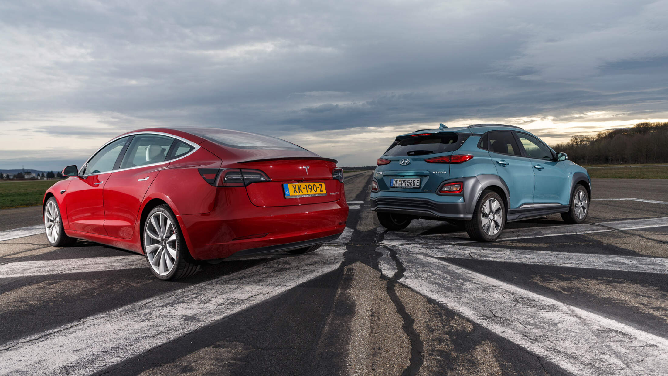 Tesla 3 vs hyundai deals kona electric