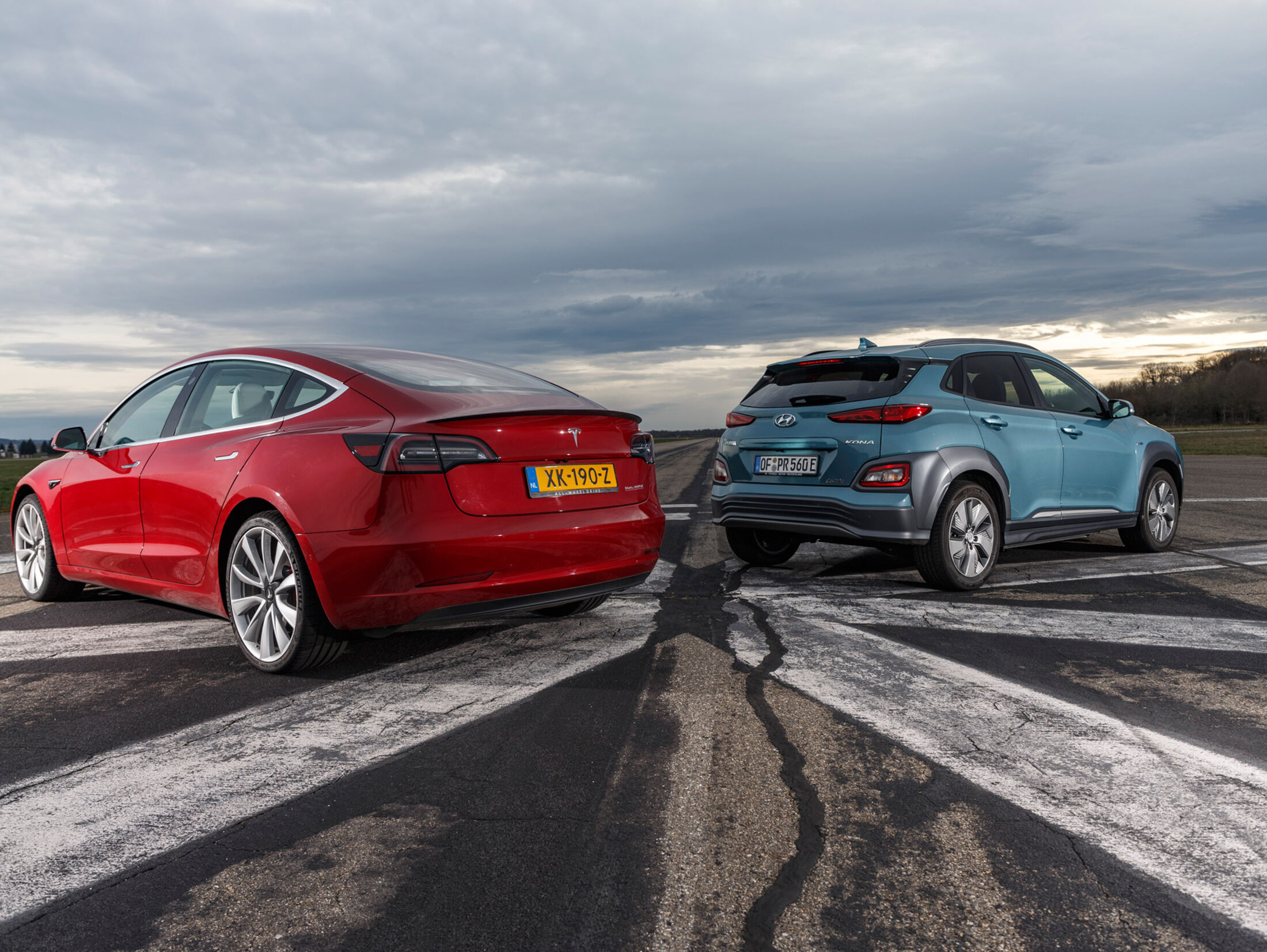 Tesla Model 3 und Hyundai Kona im Vergleichstest