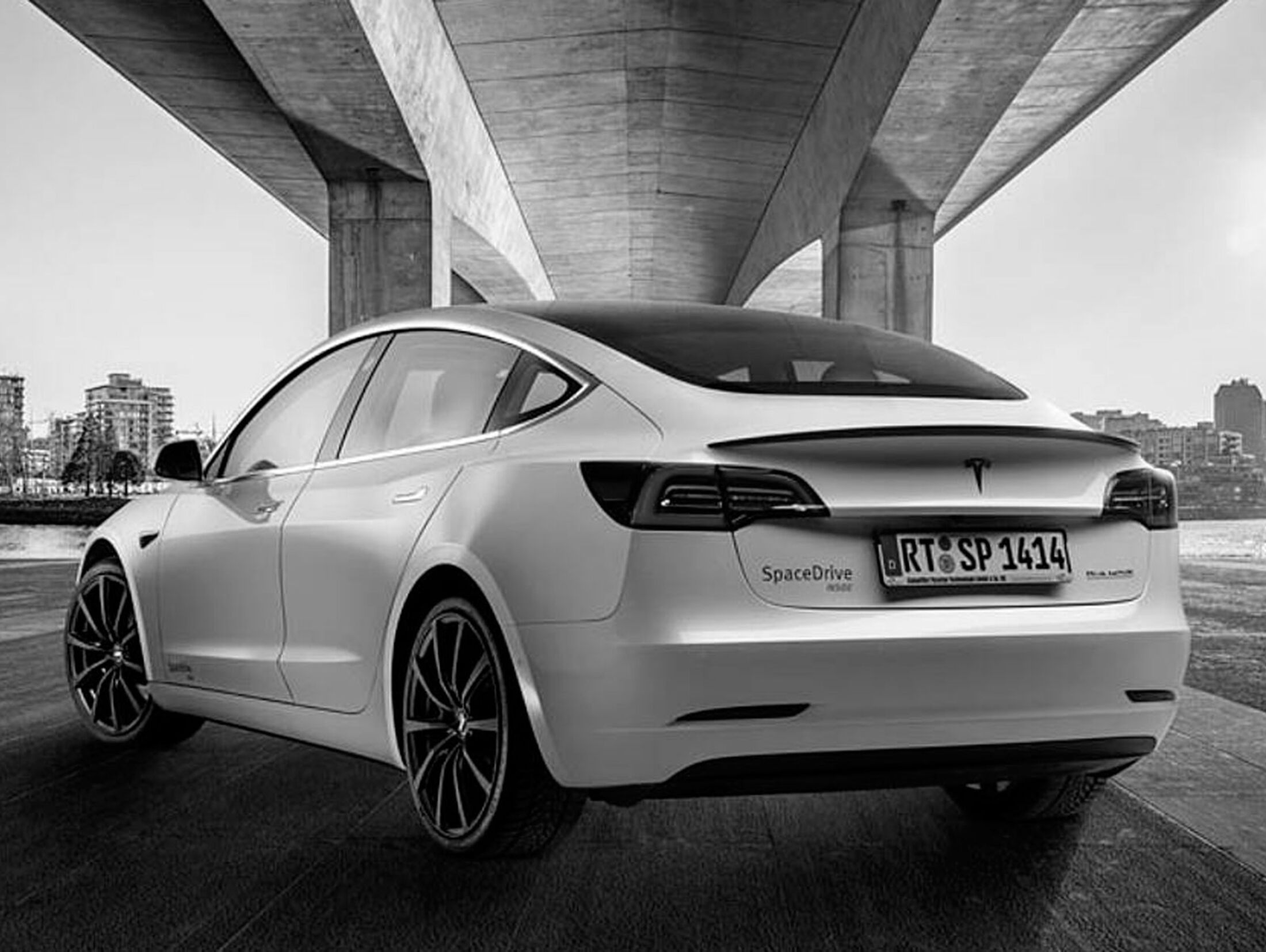 Paravan Space Drive: Tesla Model 3 ohne Lenkrad