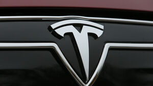 Tesla Model S, Emblem