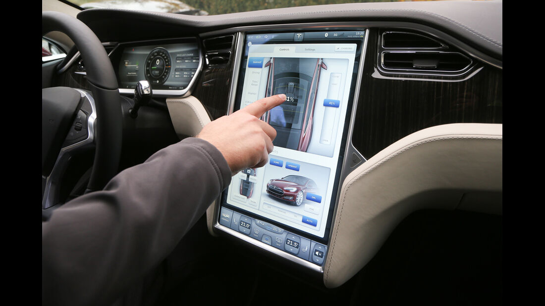 Tesla Model S, Monitor, Bordcomputer