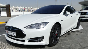 Tesla Model S P90 - Carspotting - GP Abu Dhabi 2016
