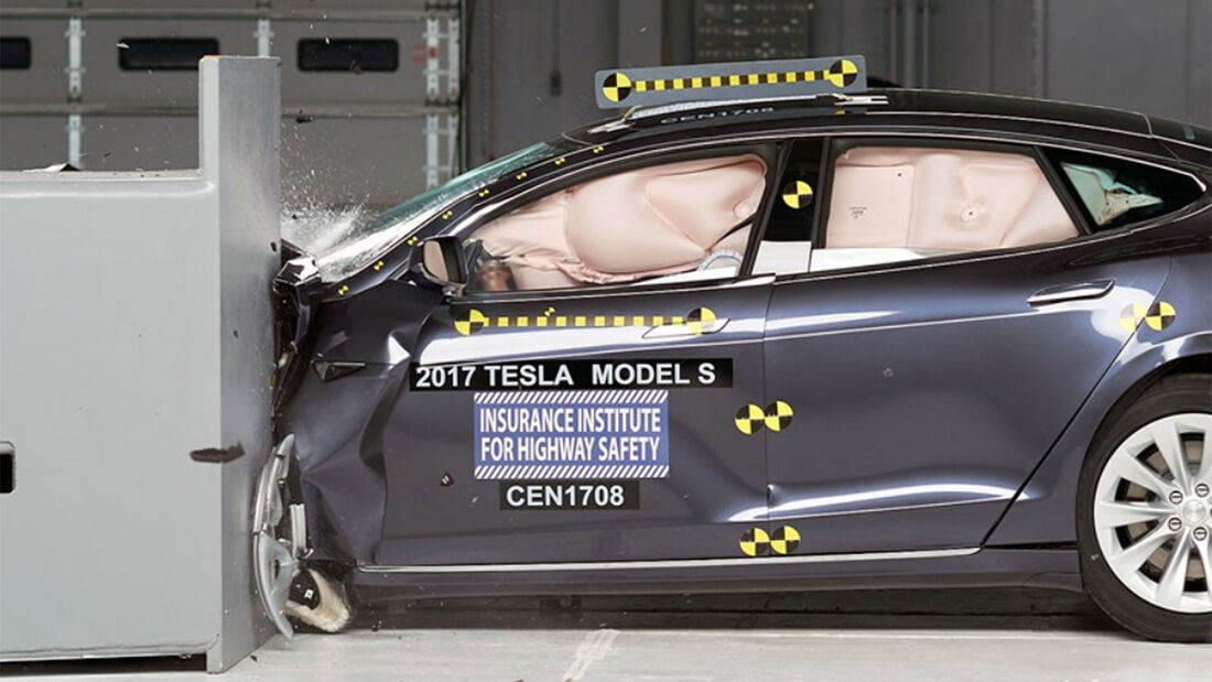 Tesla Model S Small Overlap Crashtest IIHS 2017