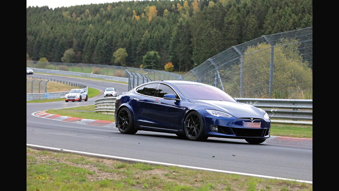 Slijm munt regeling Tesla Model S Plaid auf dem Nürburgring: Tesla reist mit Zeit ab | AUTO  MOTOR UND SPORT