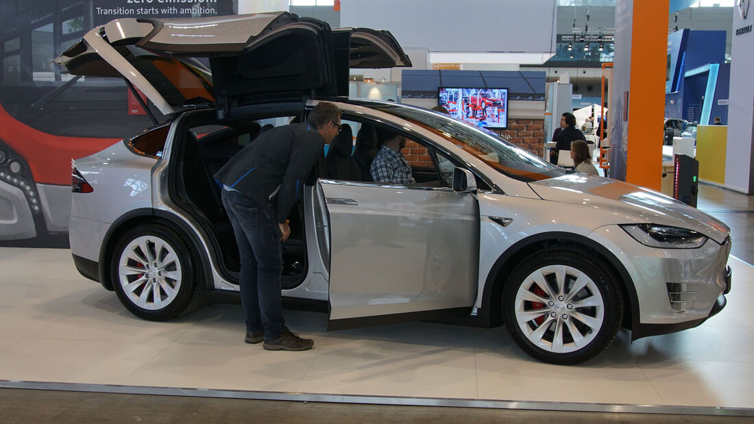 Tesla Model X - Electric Vehicle Symposium 2017 - Stuttgart - Messe - EVS30