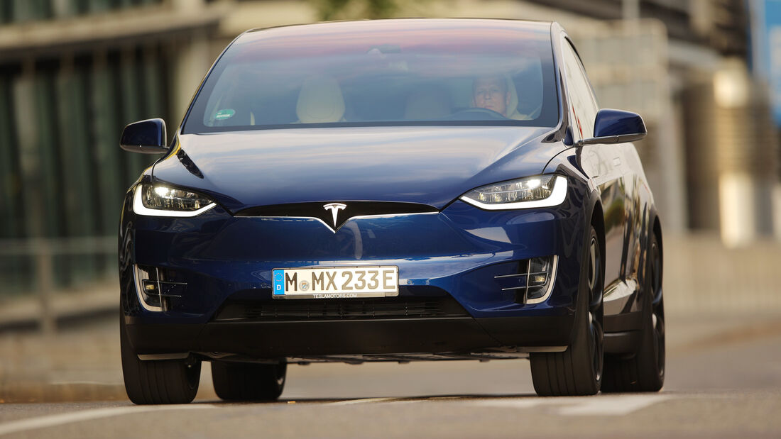 Tesla Model X P90D, Flügeltüren