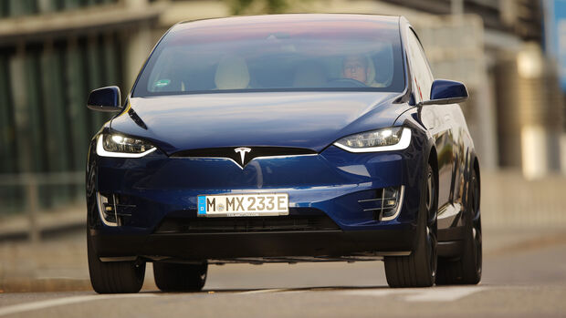 Tesla Model X P90D, Flügeltüren