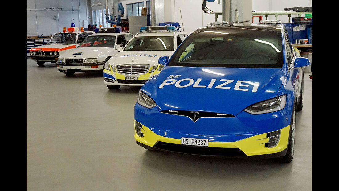 Tesla Model X Polizei Basel