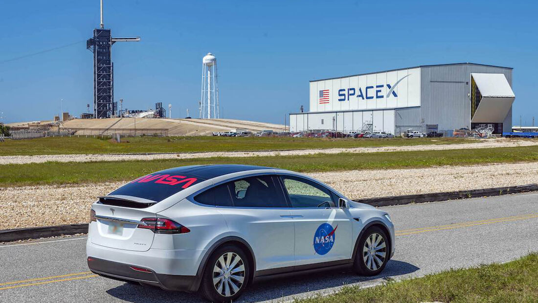 Tesla Model X SpaceX Nasa