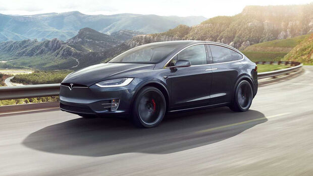 Tesla Model X mit chromglänzenden Applikationen