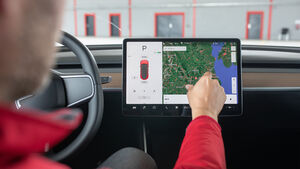 Tesla Model Y, Touchscreen