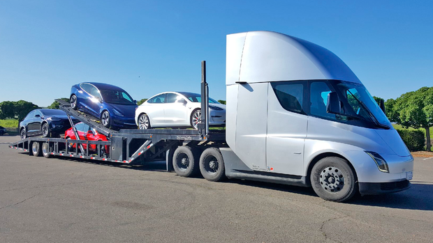 Tesla Semi Autotransporter