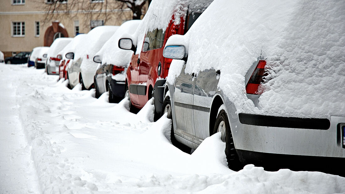 Diese Ausrüstung muss mit: Ratgeber: Zehn Dinge, die im Winter im Auto sein  sollten - WELT