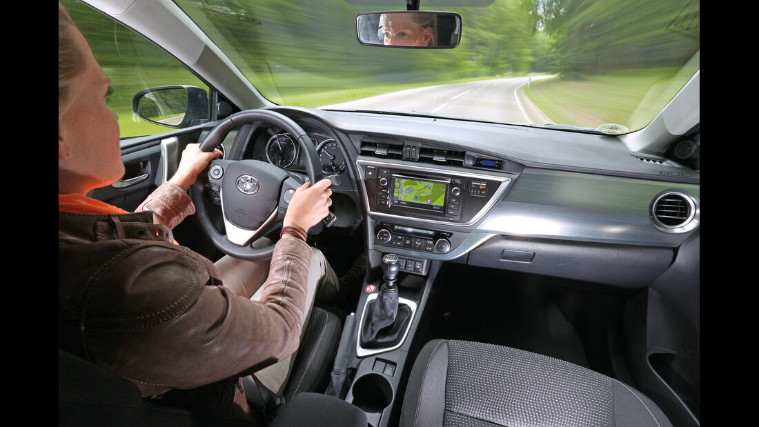 Toyota Auris 2.0 D-4D, Cockpit, Fahrersicht