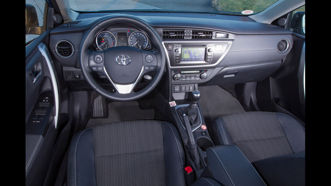 Toyota Auris Touring Sports 2.0 D-4D, Cockpit