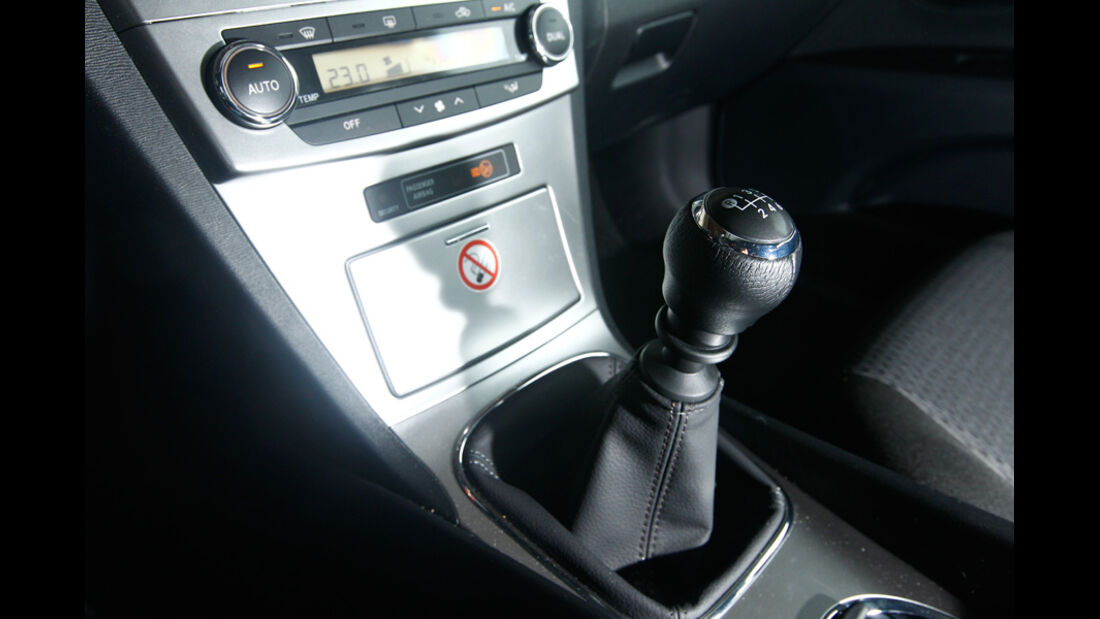 Toyota Avensis Combi 2.0 D-4D, Schaltknauf, Schalthebel