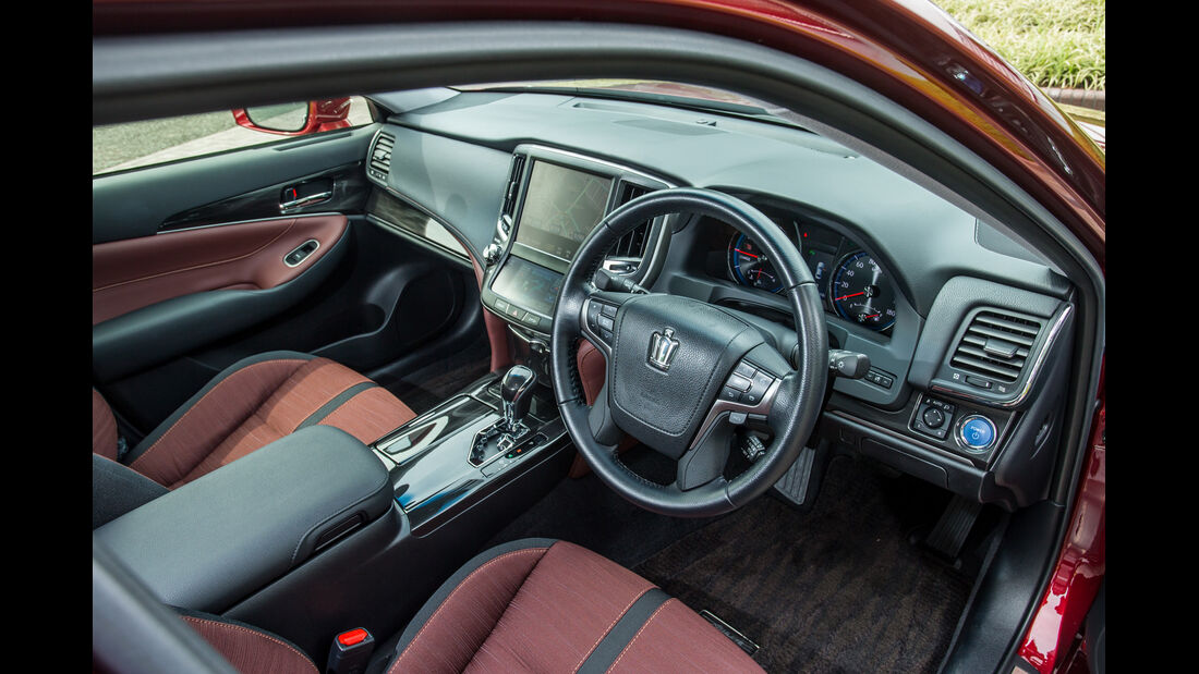 Toyota Crown Athlete S Hybrid, Cockpit