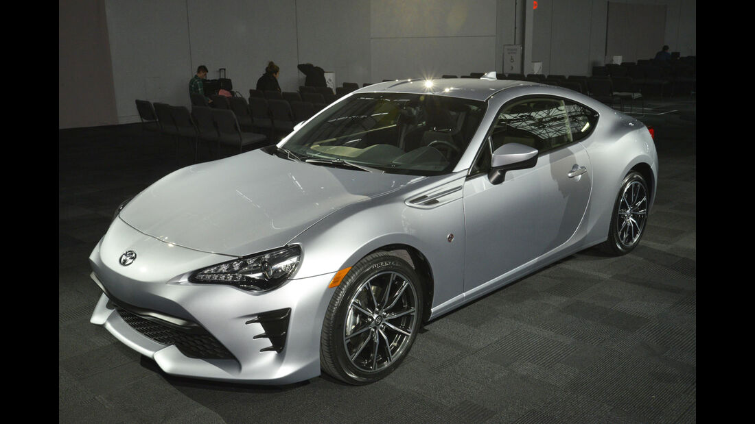 Toyota GT86 2016, Front