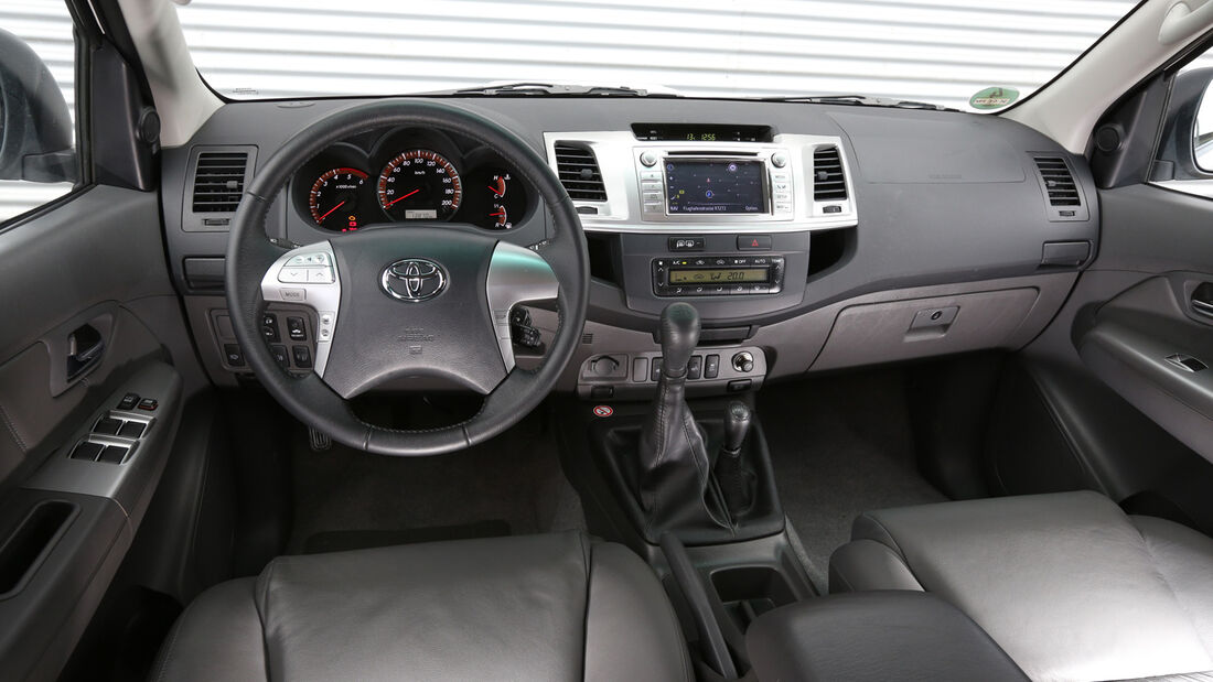 Toyota Hilux 3.0 D-4D, Cockpit