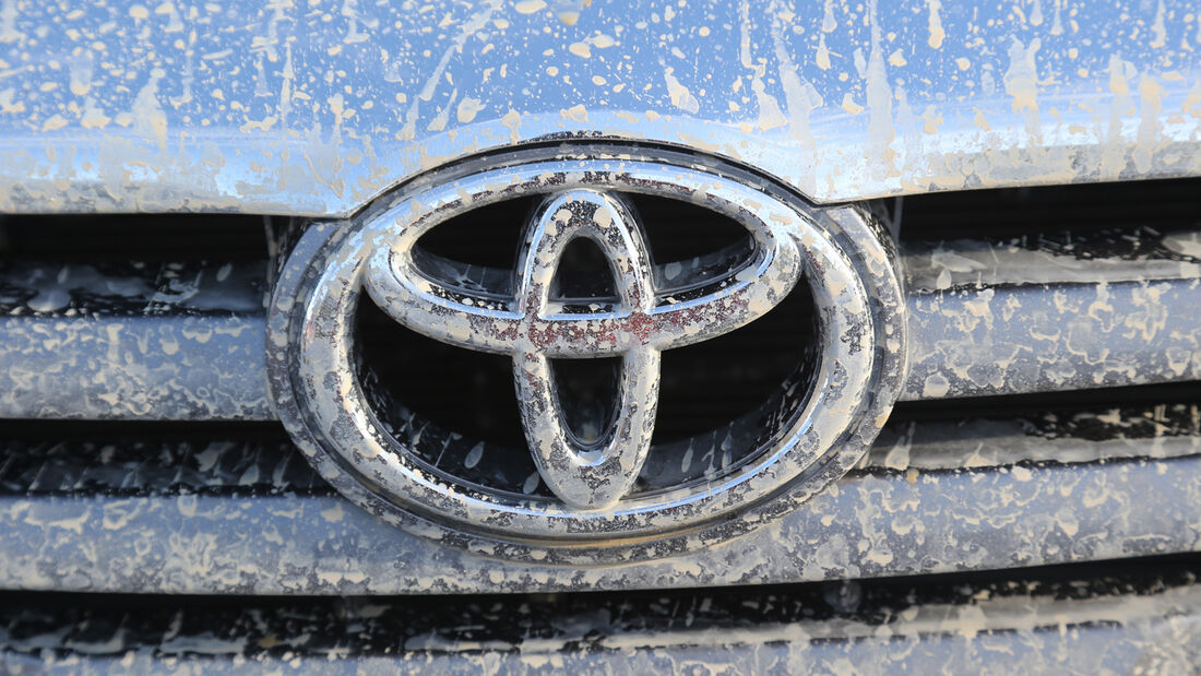 Toyota Hilux 3.0 D-4D, Emblem, Kühergrill