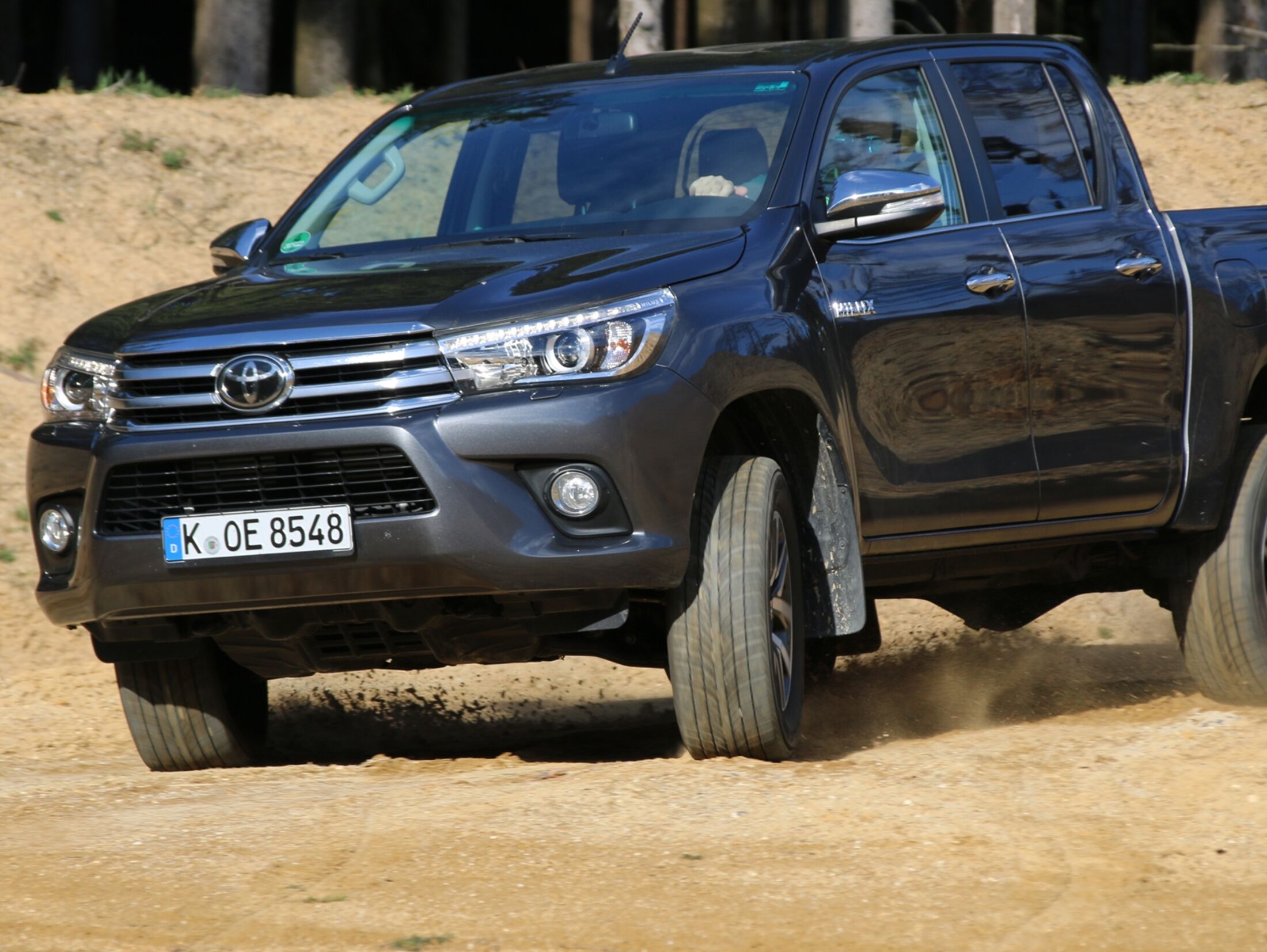 Toyota Hilux Pick-up: Testfahrt, Anhängelast und Bilder