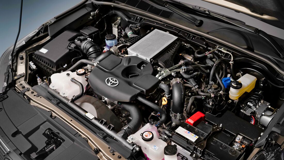 Toyota Hilux Hybrid 48V 2024