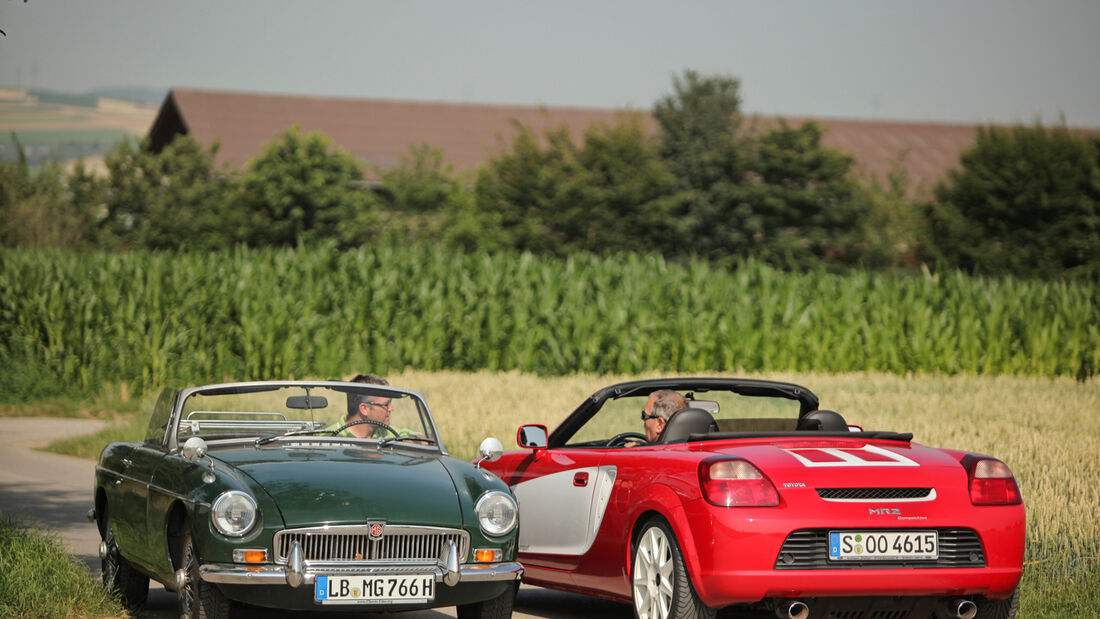 Toyota MR2 Competition, MG B Seitenansicht