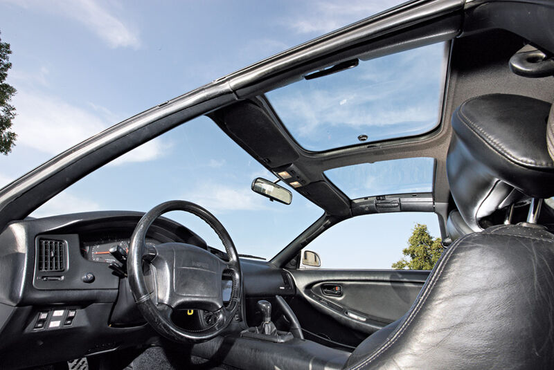 Toyota MR2 Turbo, Cockpit