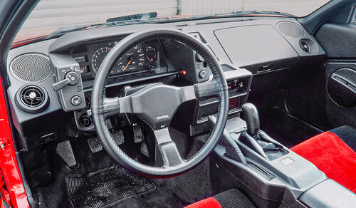 Toyota MR2 W1 (1985), Innenraum