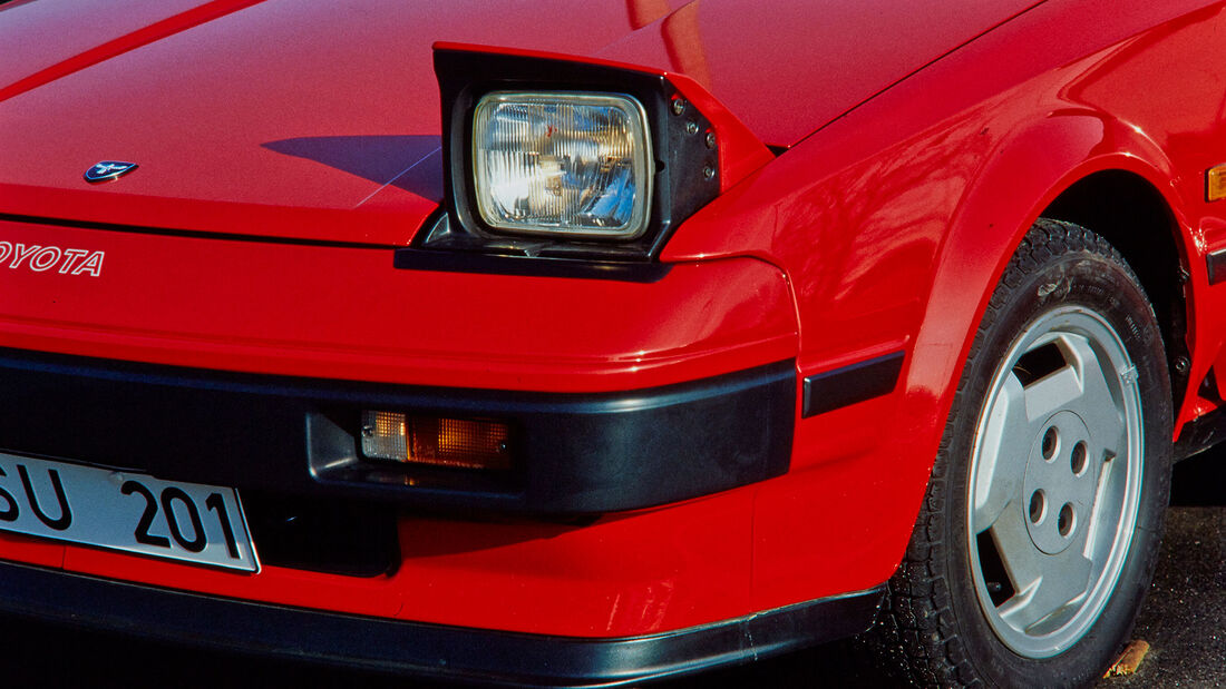 Toyota MR2 W1 (1985), Scheinwerfer