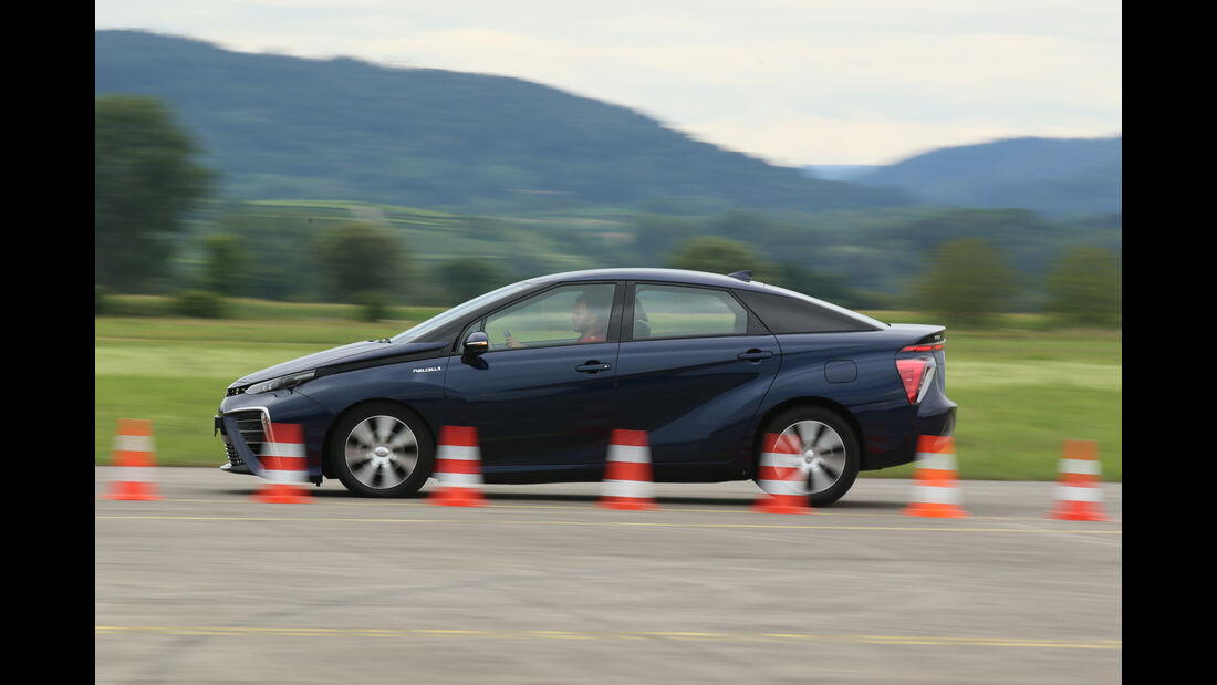 Toyota Mirai, Seitenansicht, Bremstest