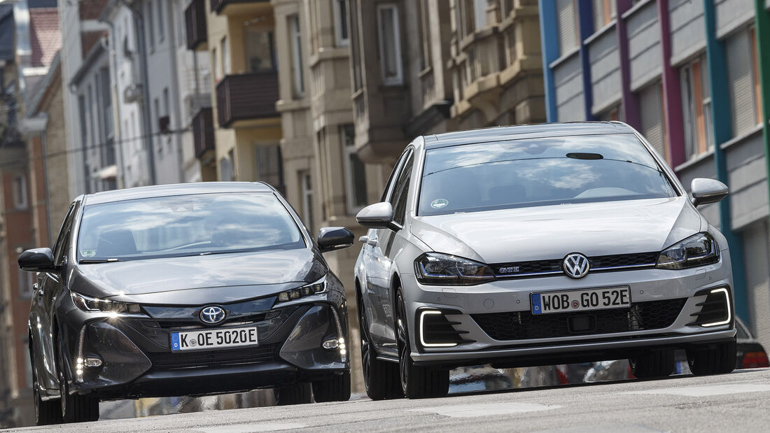 Toyota Prius Plug-in Hybrid, VW Golf GTE Front