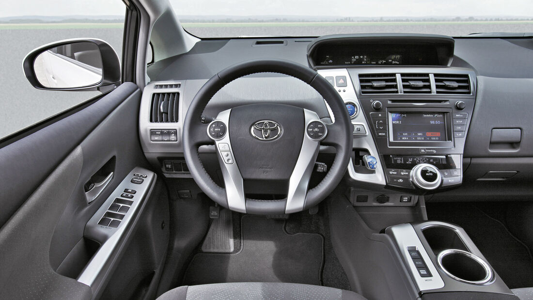 Toyota Prius Plus, Lenkrad, Cockpit