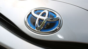 Toyota Yaris Hybrid, Logo