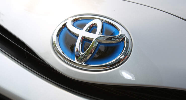 Toyota Yaris Hybrid, Logo