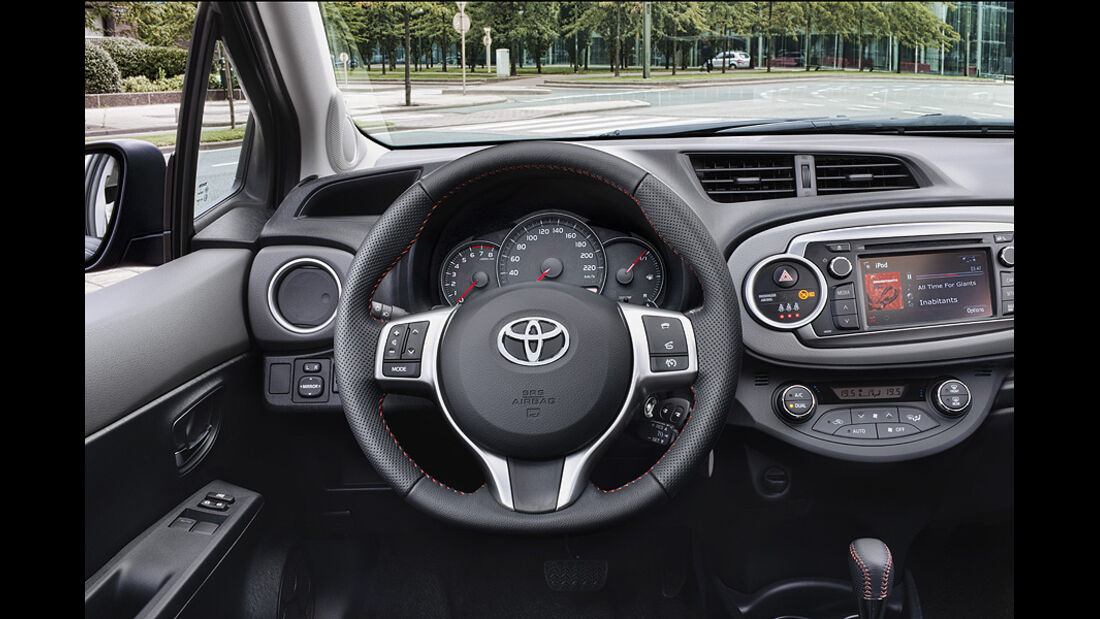Toyota Yaris, Innenraum, Cockpit, Lenkrad