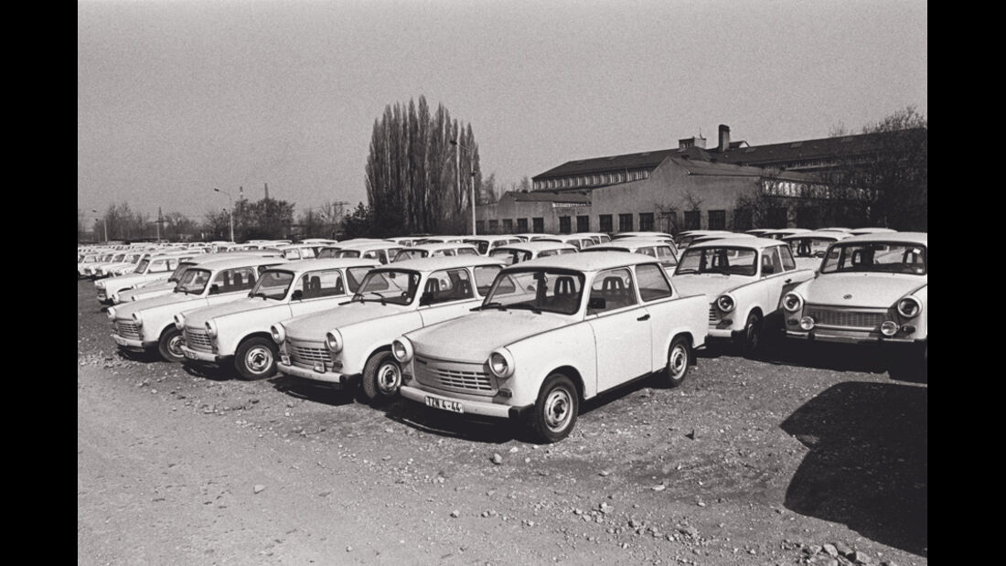 Trabant, Parkplatz, vor Auslieferung, mehrere Fahrzeuge