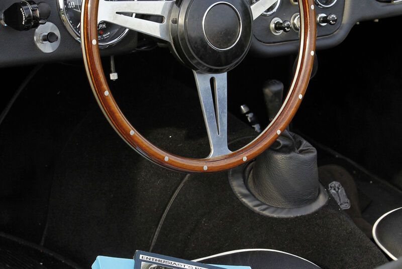 Triumph TR 3, Cockpit, Lenkrad, Fachliteratur, Detail