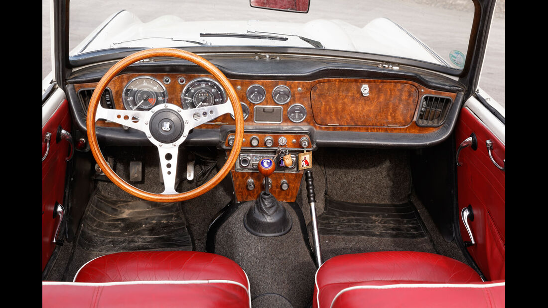 Triumph TR4, Cockpit