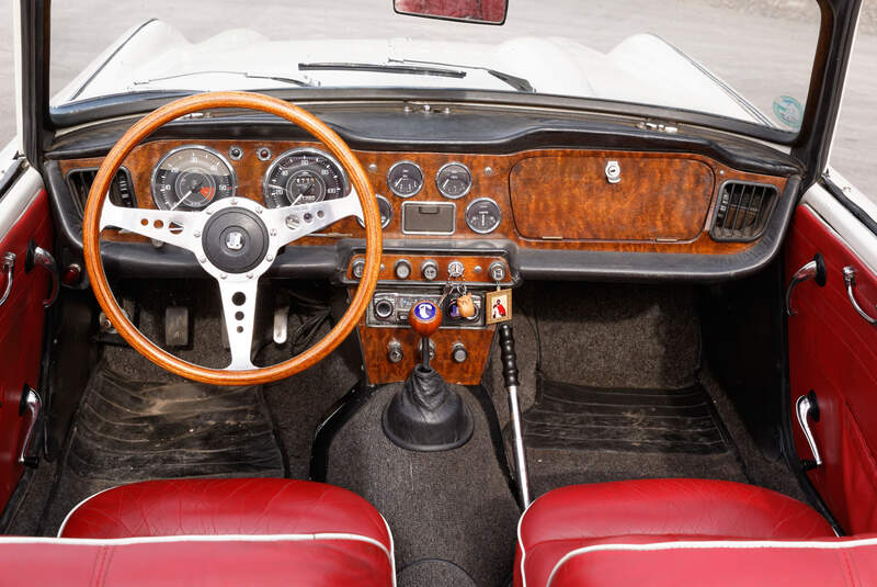 Triumph TR4, Cockpit