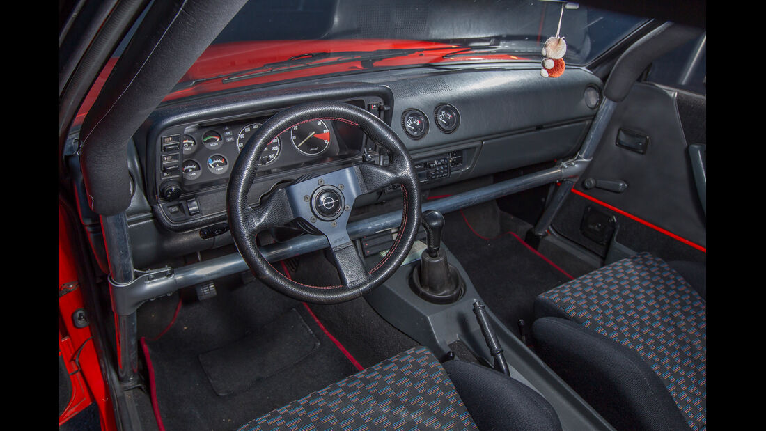 Tuning-Szene, Ruhrpott, Opel Manta B, Cockpit