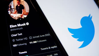 Twitter-Profil Elon Musk mit Waschbecken