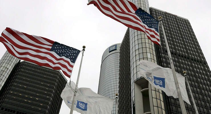 US-Flaggen vor der GM-Zentrale in Detroit