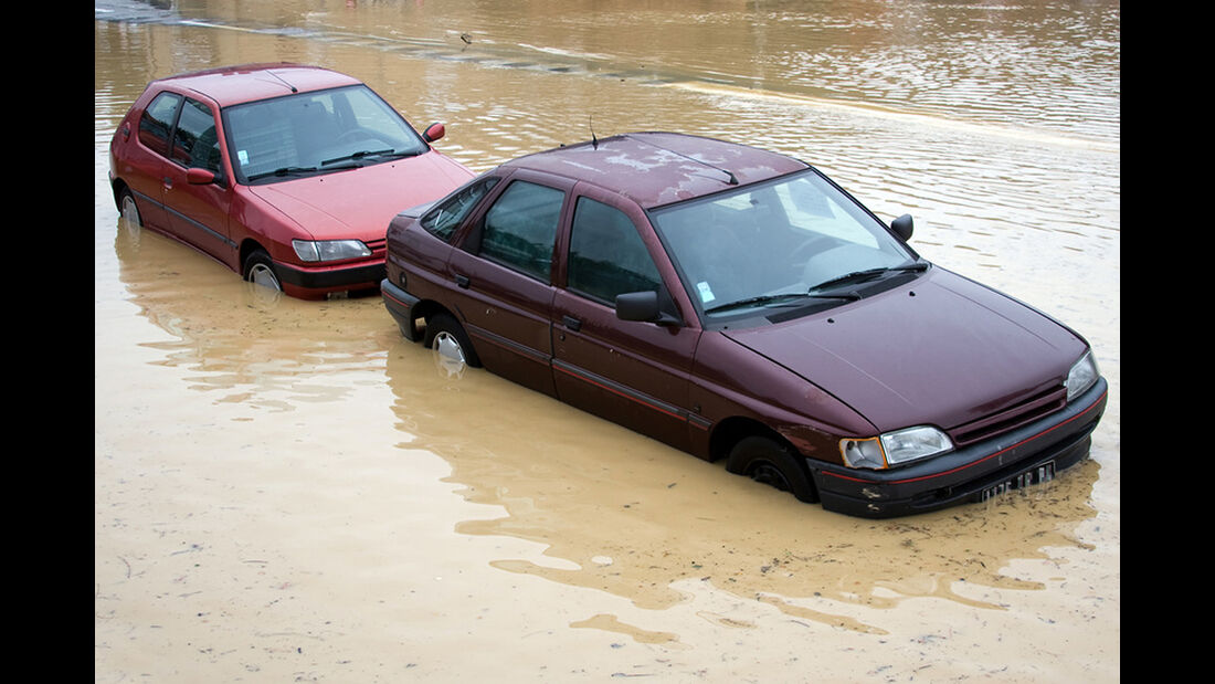 Überschwemmtes Fahrzeug