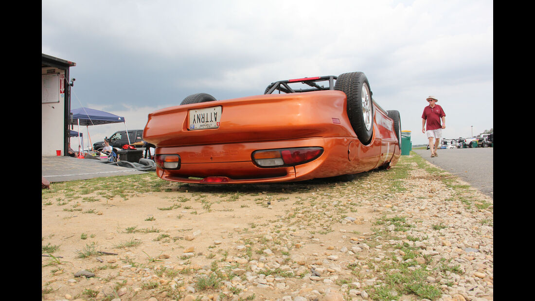 Upside Down-Camaro, Chevrolet Camaro, Ford Festiva, Speedycop